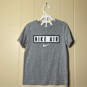 Nike Kids Gray Short Sleeve Tee size 5-6 Yrs